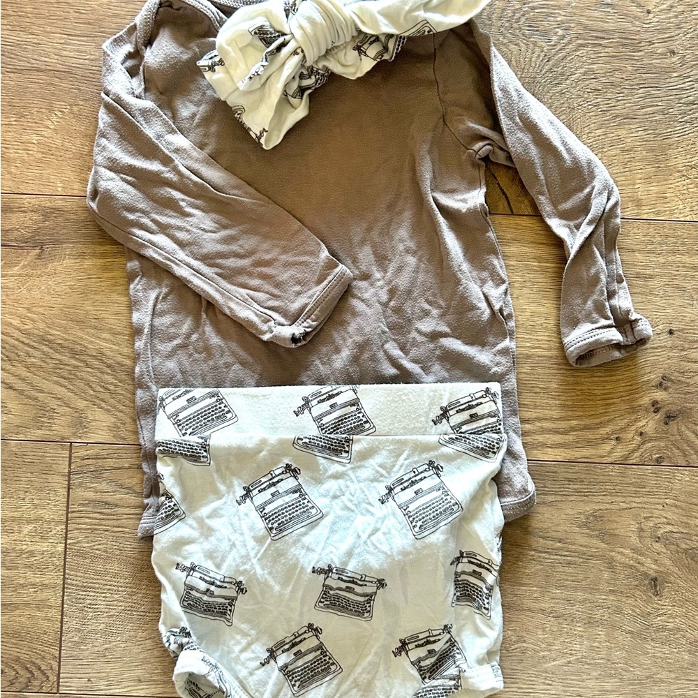 Kate Quinn Typewriter Outfit